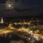 Cozy In * Vela Luka