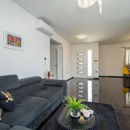 Stunning In With Kitchen * Vela Luka