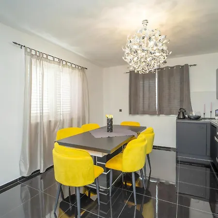 Stunning In With Kitchen *